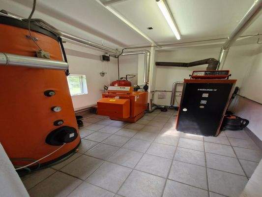 Heizraum Öl und Holz