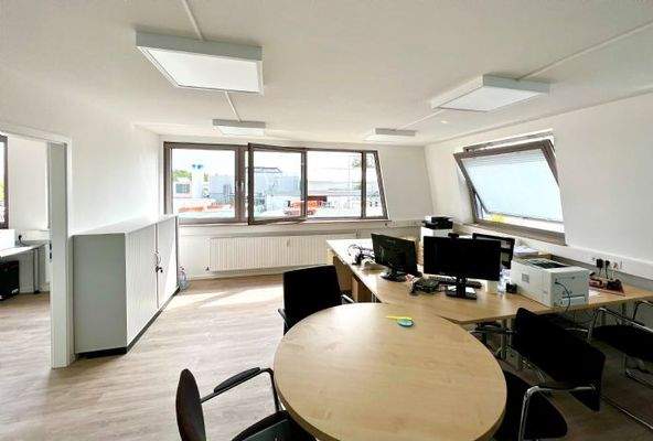 Ausbaubeispielt im 1. OG - lichtdurchflutete Büros