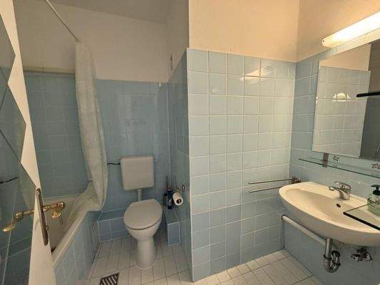 Badezimmer mt Badewanne