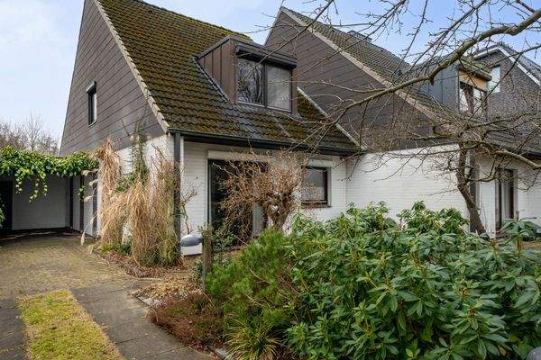 Zufahrt zur Doppelhaushälfte