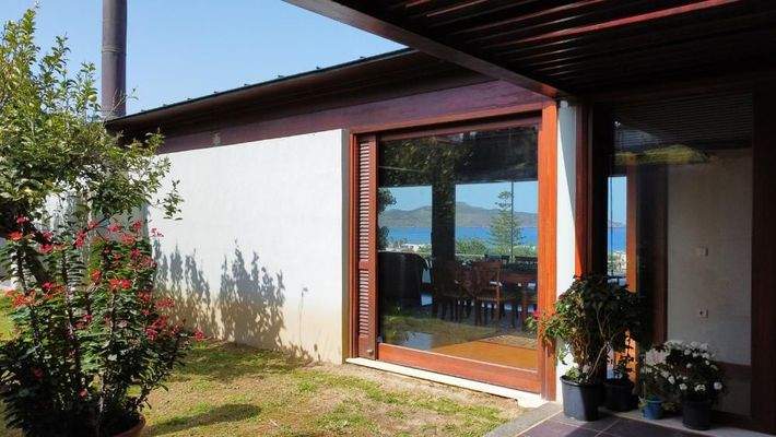 Kreta, Stalos: Luxuriöse Villa mit Meerblick in Strandnähe zu verkaufen