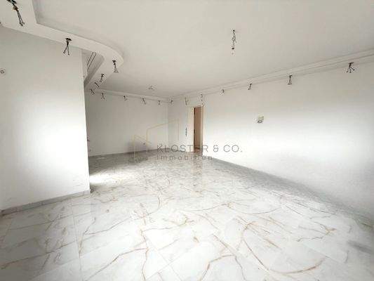 Lichtdurchflutetes Wohnzimmer