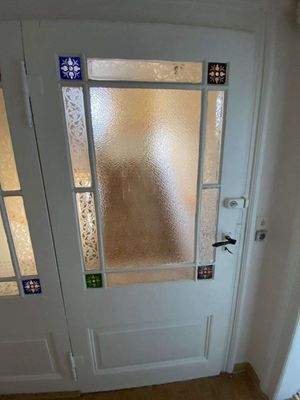 Details Wohnungseingang Glaselemente.jpg