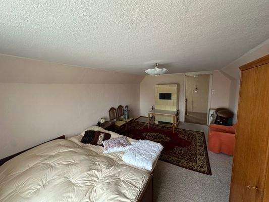 Gästezimmer über Garage.JPG