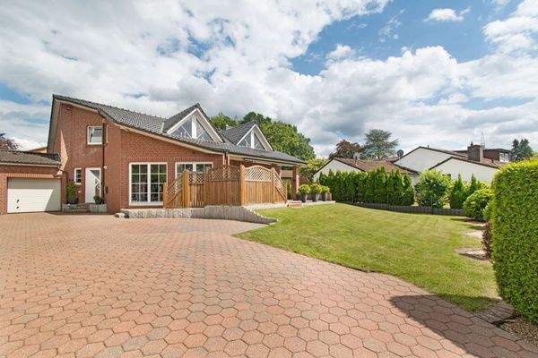 Einladende Außenansicht mit zeitlosem Charme