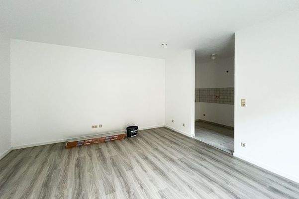 Blick vom Zimmer in die Küche