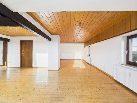 Wohn-/ &amp; Esszimmer Whg. DG