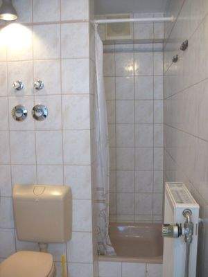 9. geräumige Dusche.jpg