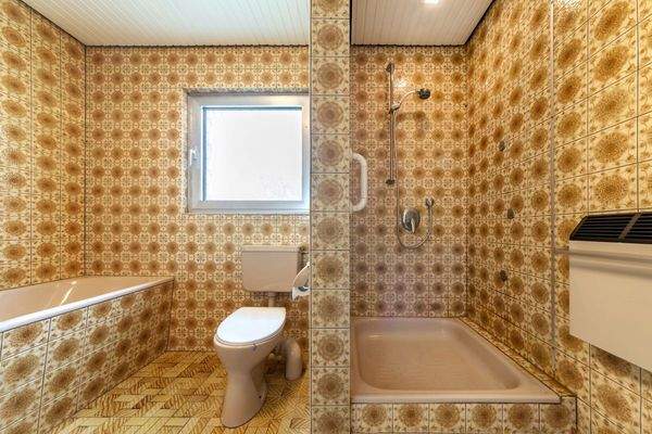 EG: Vollbad mit Tageslicht