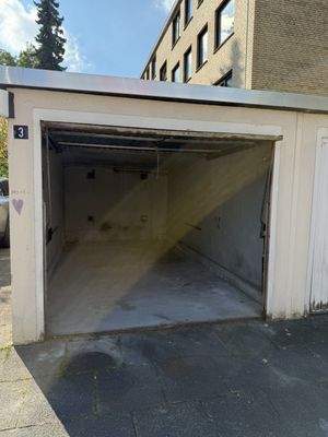 Beispielgarage offen