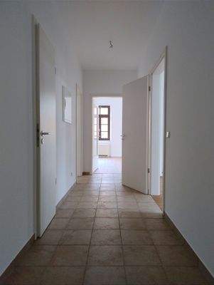 Flur mit Blick zum Wohnzimmer