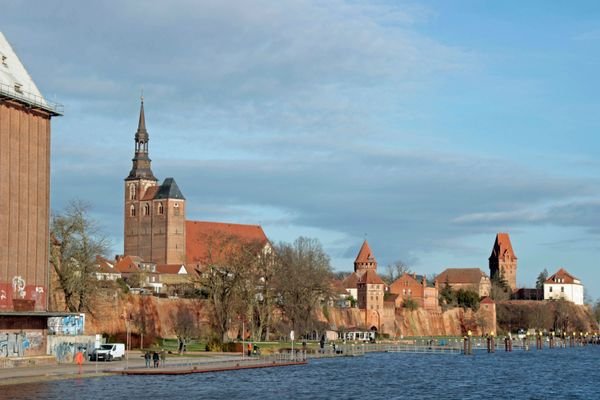 Tangermünde Burg und Stephanskirche.JPG