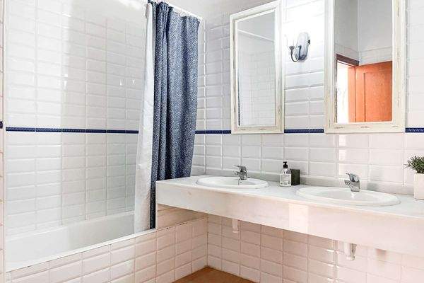 Badezimmer mit Wanne