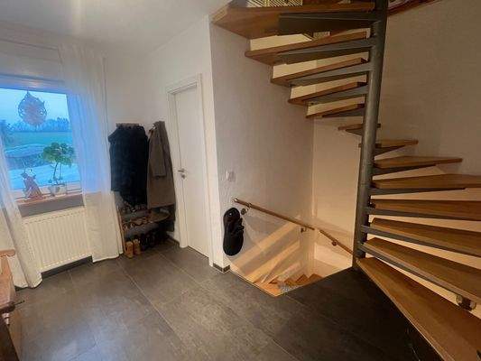 Treppe OG zu EG mit Diele