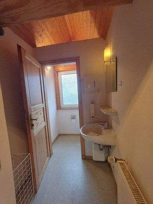 Jugendzentrum WC 1 von 2