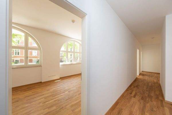 Flur mit Blick ins große Zimmer