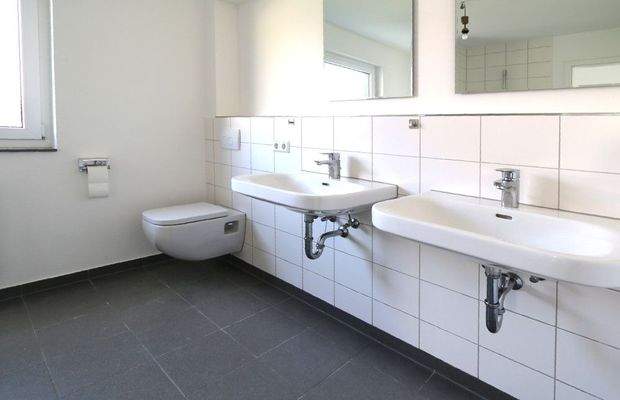 V1536 Badezimmer Haus rechts OG