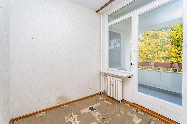 Esszimmer mit Zugang zur Loggia