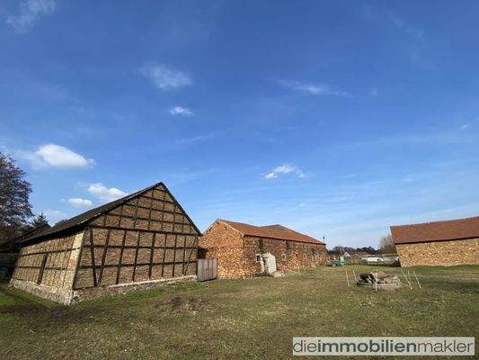 Scheune, Nebengebäude