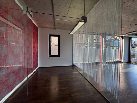 Büro mit Verglasung