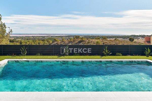 Luxurious Detached Villas with Pools in San Miguel de Salinas