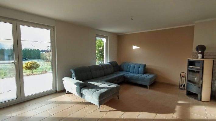 Wohnbereich mit Terrassenzugang & Kamin