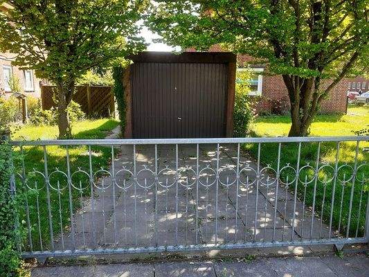 Garage und Stellplatz