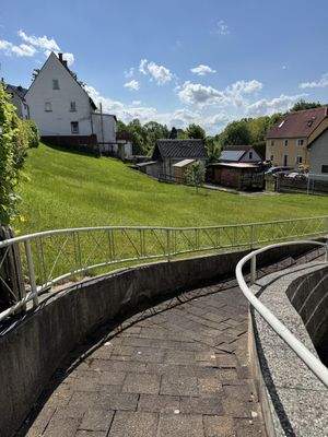 Zugang/ Grundstück