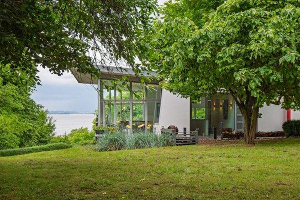 Großer, eingezäunter Garten