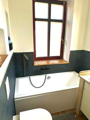 Bad mit Badewanne.jpeg