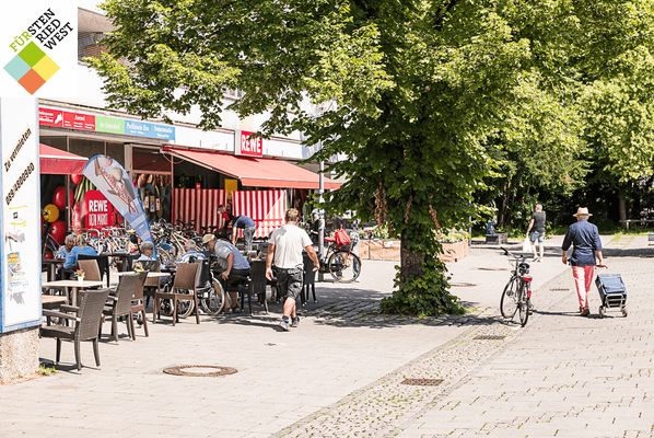 Café und Einkauf bei Rewe