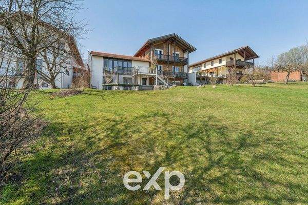 großer Garten hinter dem Haus