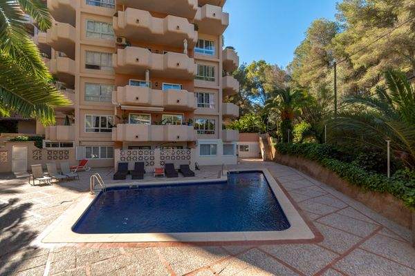 Gemeinschaftspool und Gebäude