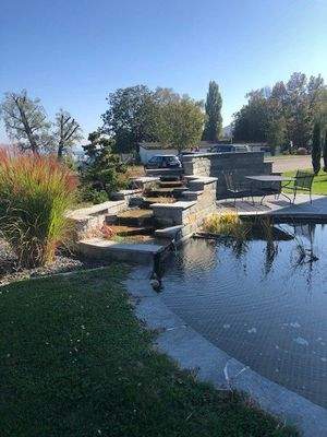 Gartenanlage mit Sitzgelegenheit.jpg