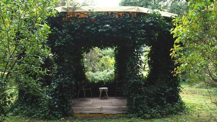 idyllischer Gartenpavillion