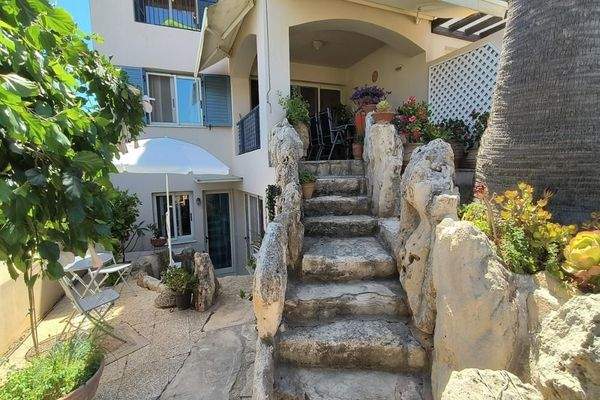 Kreta, Pirgos Psilonerou: Schönes Haus in toller Anlage in Strandlage zu verkaufen