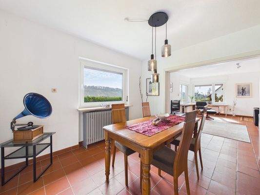 Freundliches Esszimmer 