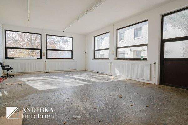 Lagerraum / seitlicher Eingang