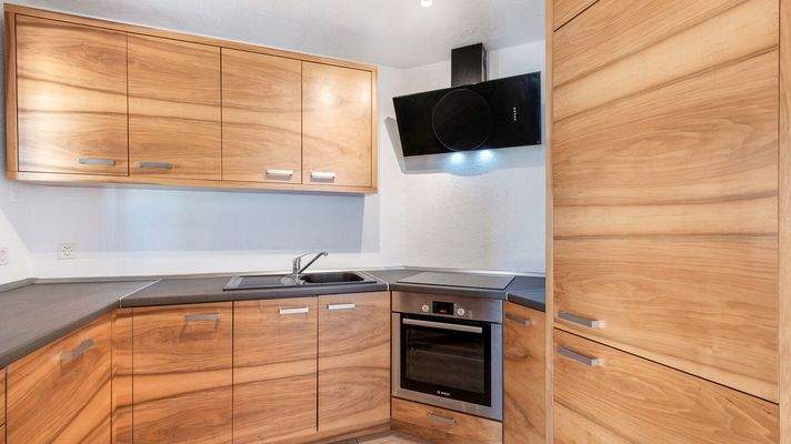 Einbauküche mit hochwertigen Elektrogeräten