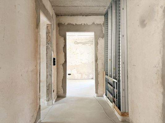 Flur mit Blick ins Schlafzimmer