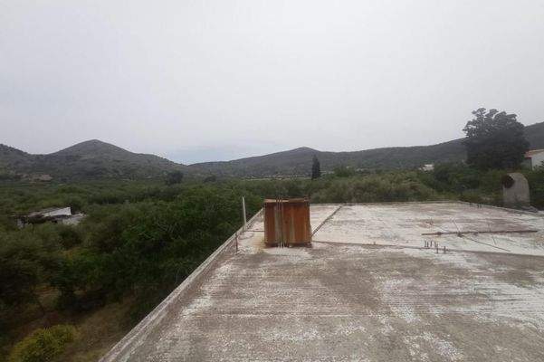 Kreta, Kastelli: Einfamilienhaus mit großem Garten in traditionellem Dorf zu verkaufen