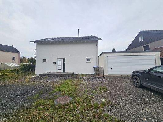 Blick auf das Haus inkl. Garage 