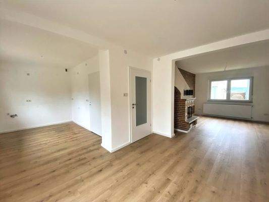 EG: Küche mit Wohn-Essbereich