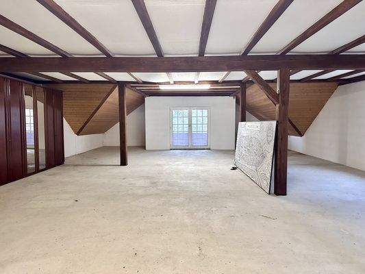 Noch nicht ausgebautes Dachstudio