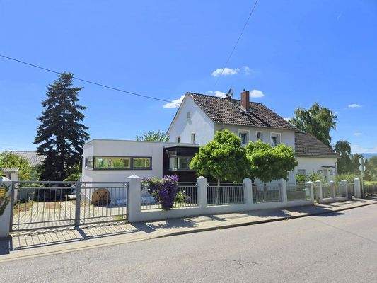 Exterior view: Street view