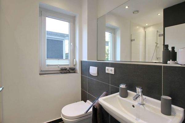 Gäste-WC mit Dusche