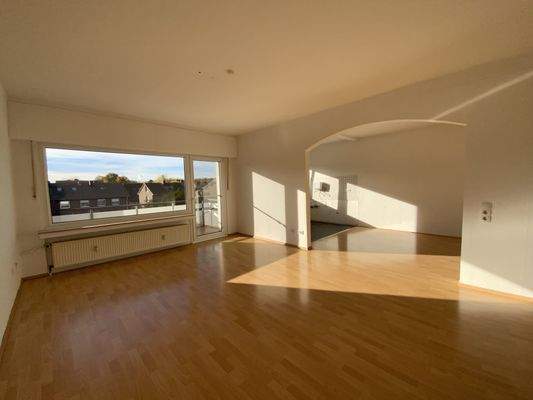 Wohnzimmer mit Sonnenbalkon