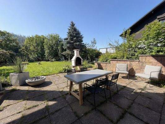 Terrasse mit Blick in den Garten