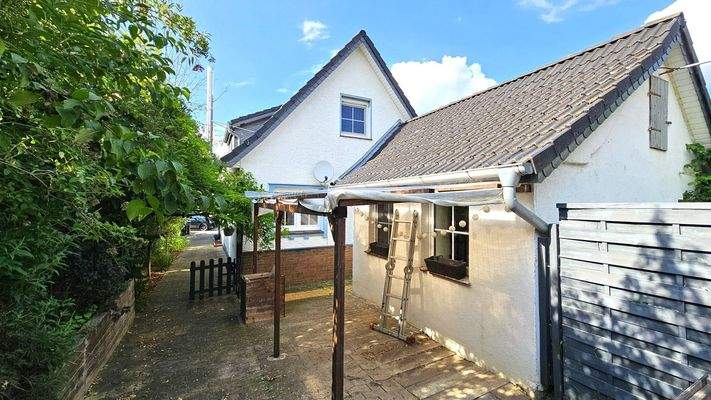 Rückseite und Terrasse