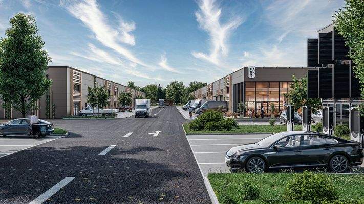 Visualisierung eines Erschließungsbereichs zwischen zwei modernen Hallen mit begrünten Fassaden, Elektro-Ladesäulen, parkenden Lieferwagen und Café mit Glasfront.im Gewerbepark mit modernen Hallengebäuden, begrünten Fassaden, fahrenden Transportern und Au